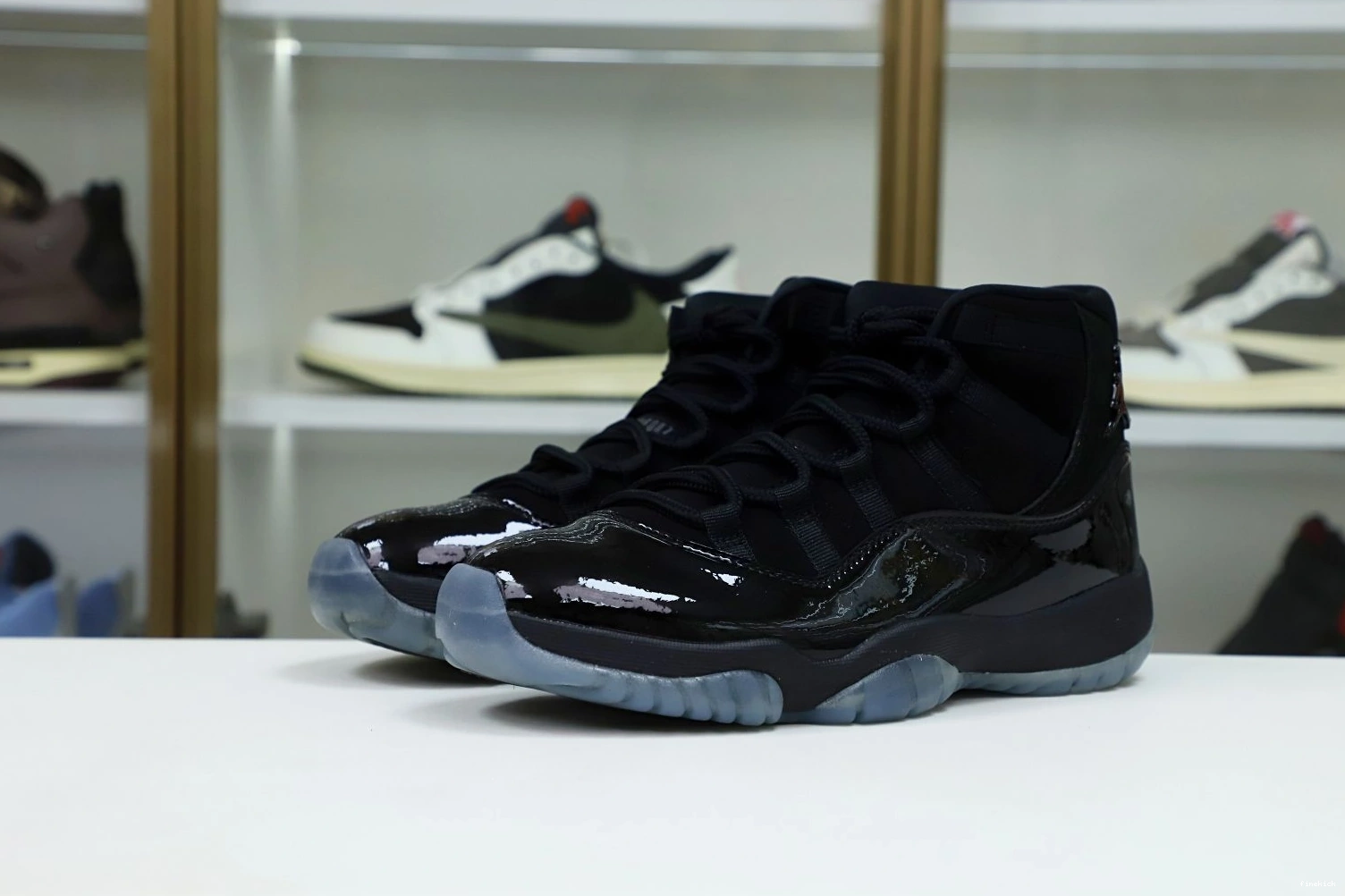 'CAP 11 AND GOWN' AIR RETRO JORDAN 1003